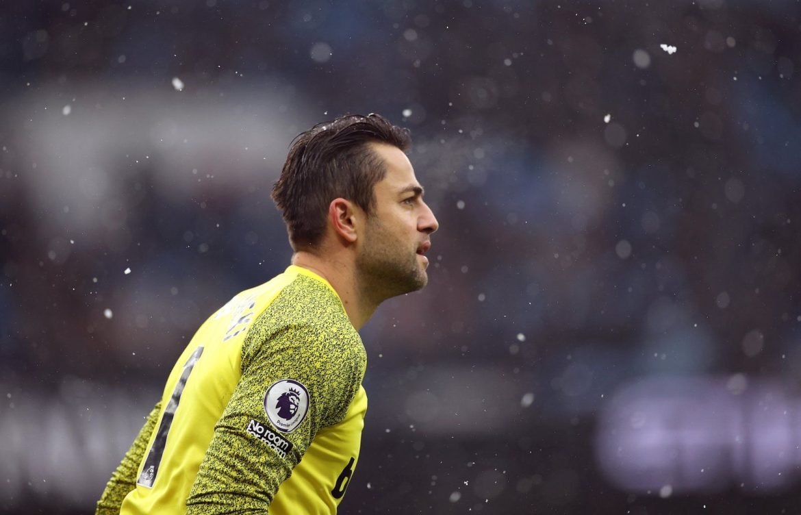 West Ham: Fans slam Fabianski performance